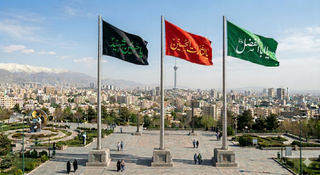 پرچم بزرگ محرمی باذکر در تصویر ۴/۵*۷متر ساتن براق اعلا